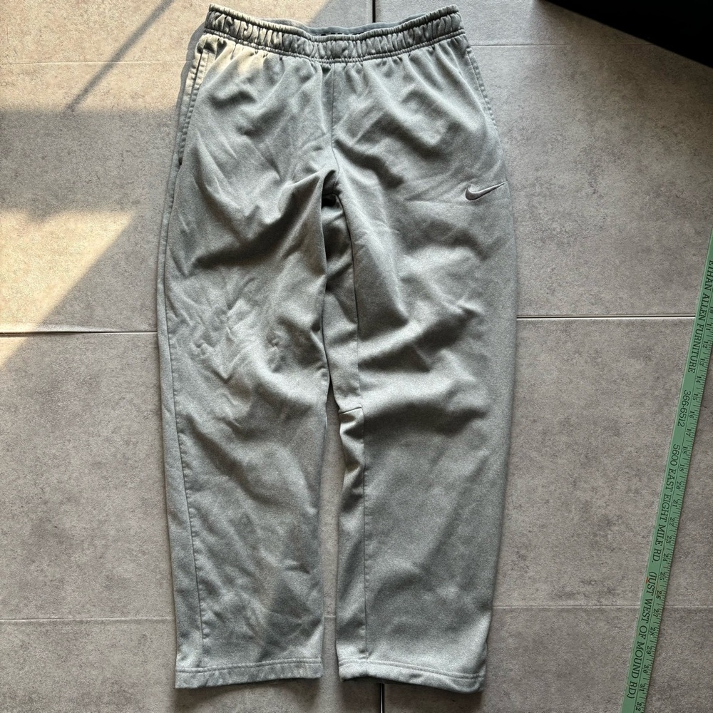 Gray nike therma fit sweatpants - Picture 1 of 9
